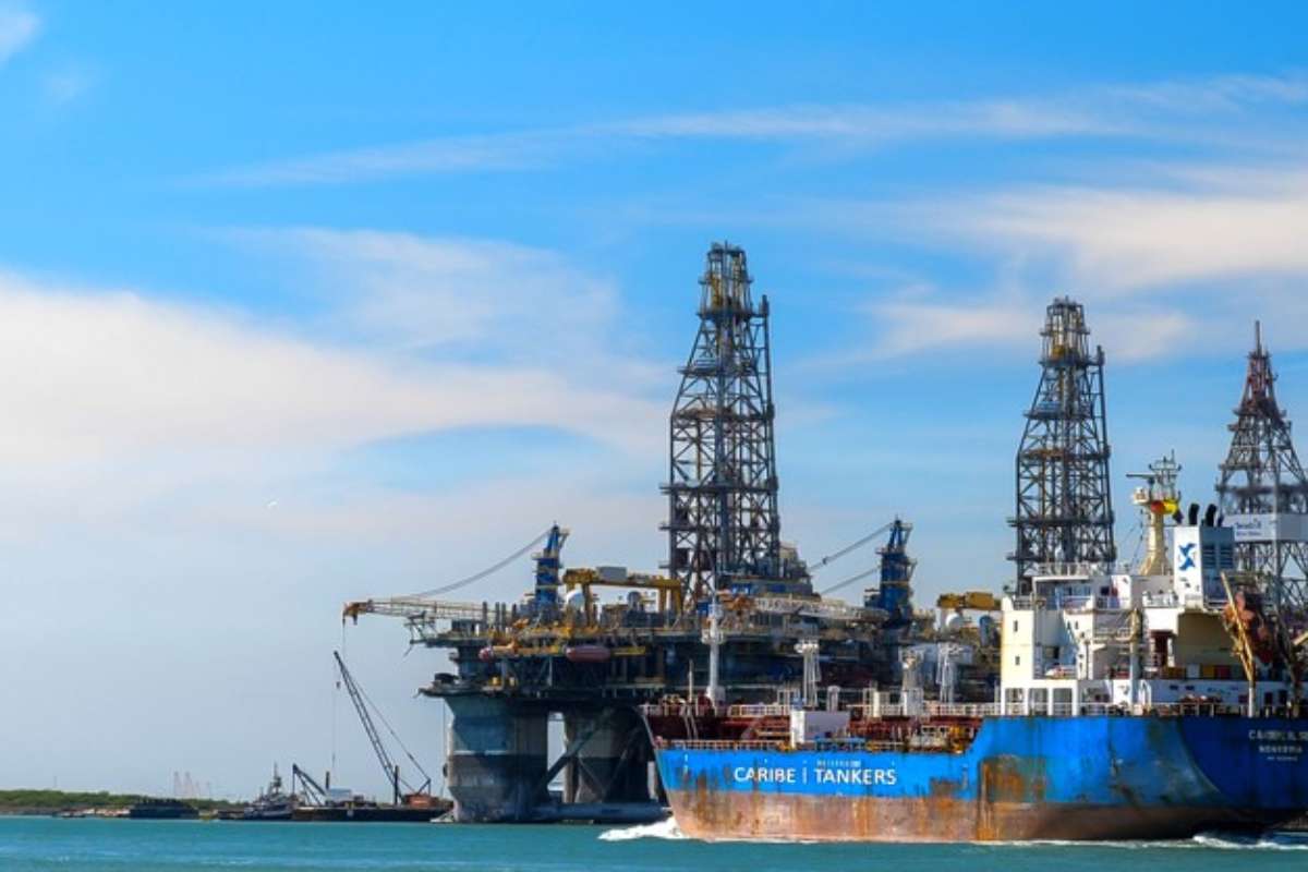 Rosneft Profits Plunge 68% as Oversupply and Strong Ruble Weigh on Results