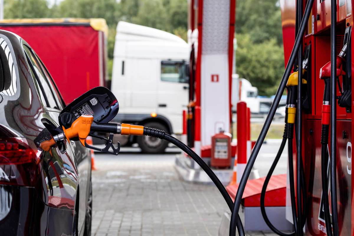 Russia extends gasoline and diesel export ban until 2026