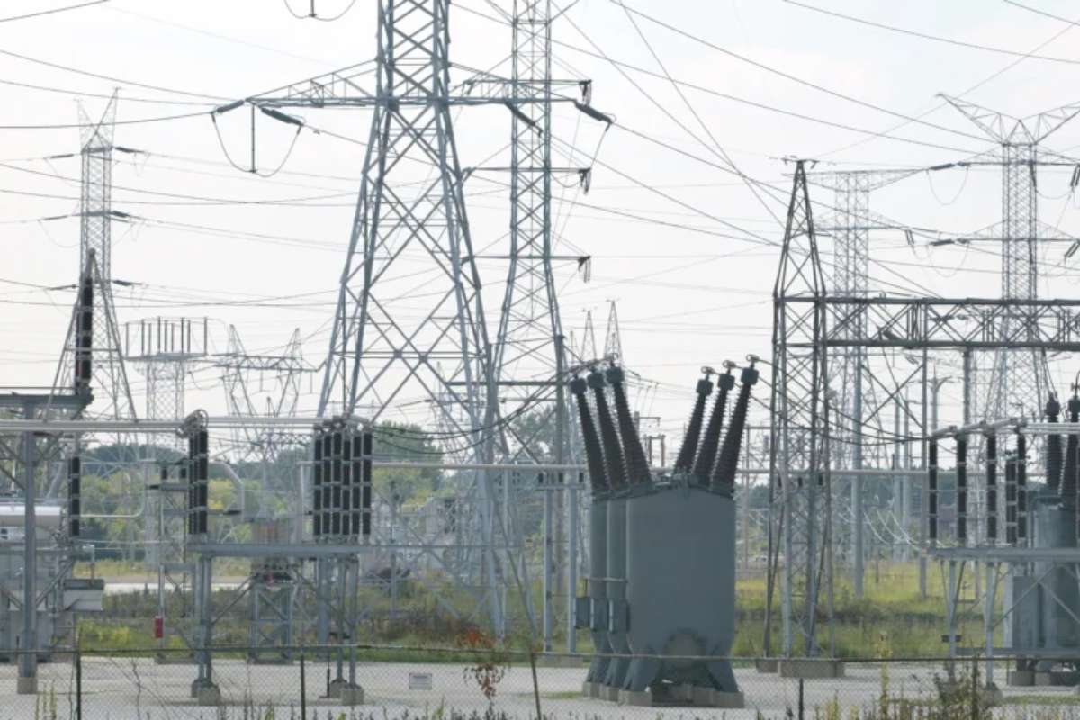 DOE $1.6 Billion Power Line Upgrade Finalized to Boost Grid Reliability | Oil Gas Energy Magazine