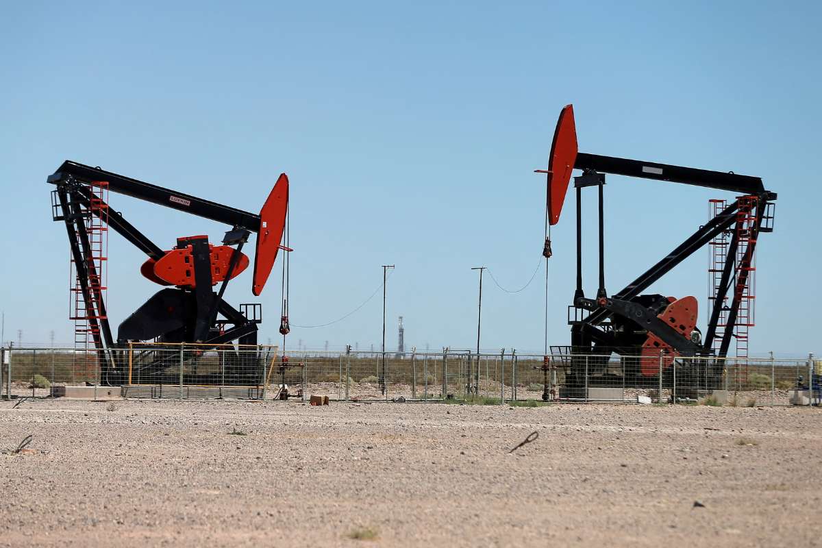 Oil Prices Fall Amid Persistent Supply Concerns | Oil Gas Energy Magazine