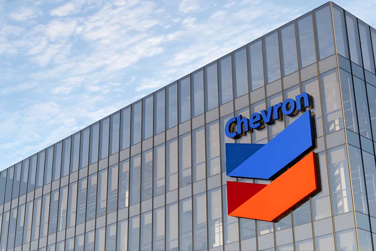 Chevron Weighs Bid for Lukoil Assets as Venezuela Shock Rattles Investors